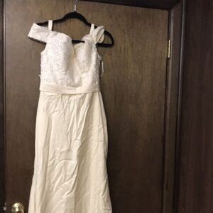 Wedding Dress size 6 lace front/back